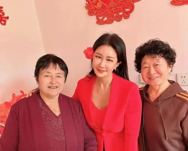 香港三级片女星下嫁农村，曾经不雅照满天飞，如今42岁官宣怀孕了