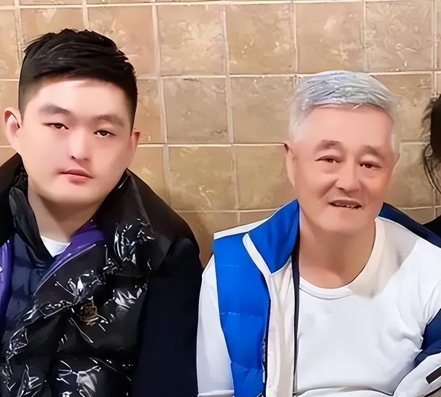 赵本山长子赵铁蛋因病去世，女儿成网红	，上亿家产花落谁家?