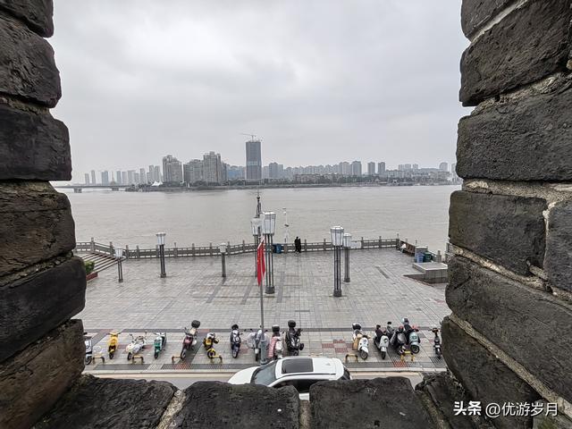 襄阳古城汉江风景很美