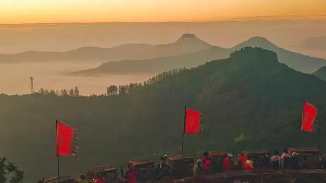 韩立强：天上王城的璀璨霞光
