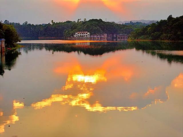 崇州“果冻海”，连夕阳都是美的······