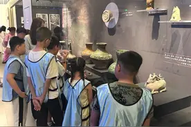 “爱心妈妈”陪困境儿童到陕历博秦汉馆研学过“六一”图片