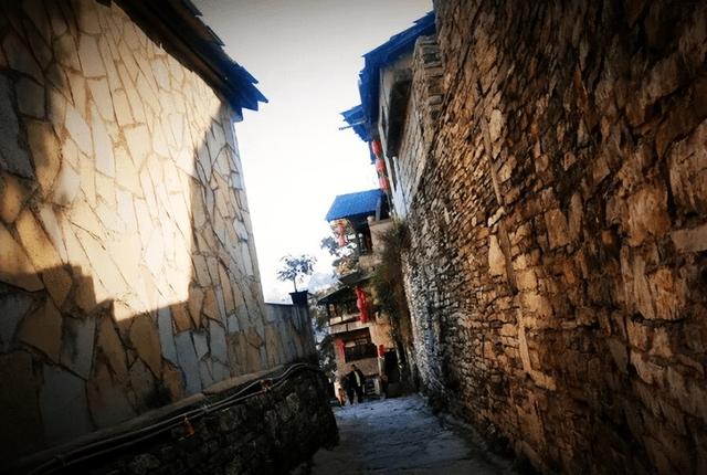 躲开镇山村的烟火，我在一水之隔的李村，找到冬日最深的宁静！