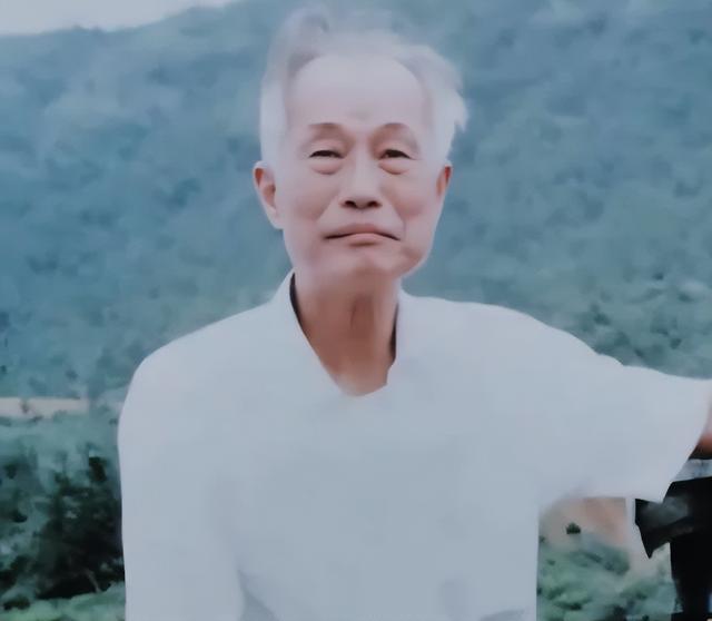 他曾是广东省委书记，拒绝王光美到家中做客，3个儿子无一从政