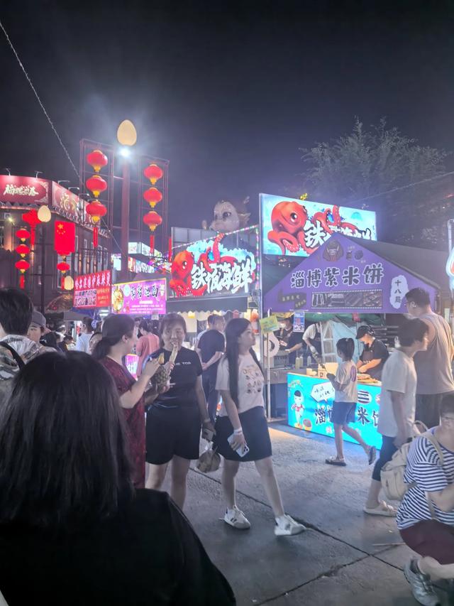 北京最大的夜市！逛三个小时完全没问题！停车场有十个！人山人海