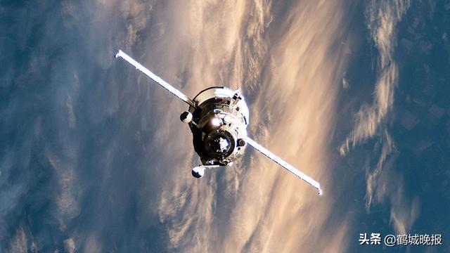 神舟二十号为啥敢推迟回地球？美俄宇航员陷困境，中国航天这操作绝了！