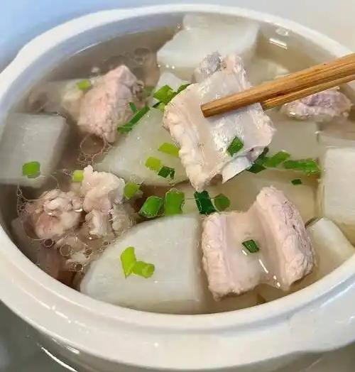 中国大多数家庭餐桌上的文化在慢慢变化和消失之中