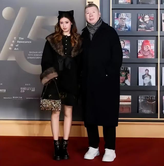 徐帆回应离婚5个月，冯小刚近况曝光，他的“小心思”再藏不住了