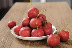 山楂搭配它，效果翻倍？每天一杯，疏通血管，或有助预防脑血栓图片