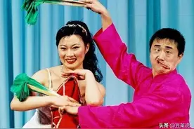 赵本山徒弟赵海燕，24岁生子，30岁上大学，和丈夫都是大学教授图片