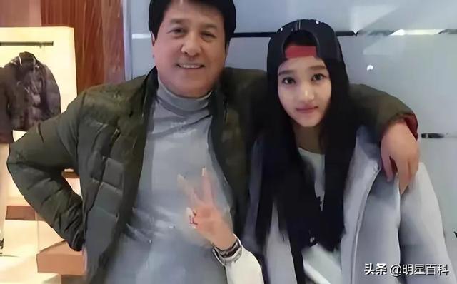 原来他们是父女，藏得真够深的！父亲是老戏骨，女儿也是好演员