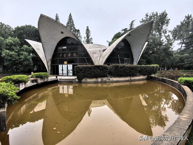 国庆假期中，陪父母逛白沙公园，欧式城堡，濯锦园，宇宙舞厅