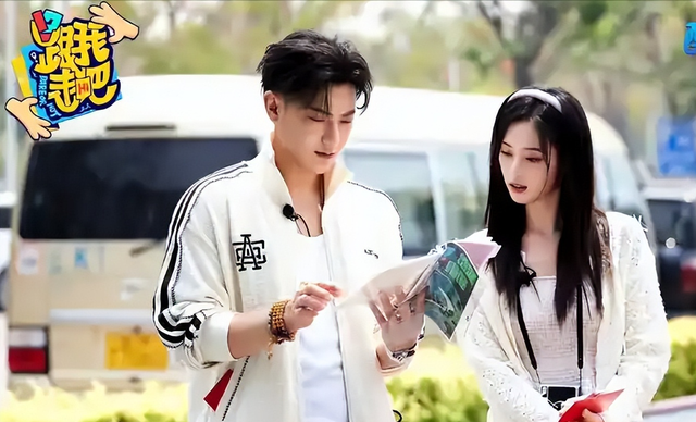 幸不幸福一目了然，黄子韬举办世纪婚礼，鹿晗生病女友却不吭一声