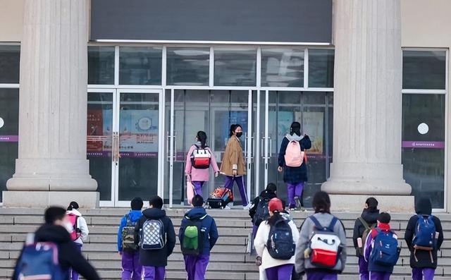 2025年中小学上课时间调整：8点到校要成历史？多地政策已明确