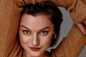 英国演技派新锐女神、金球奖最佳女主艾玛·科林大尺度破格之作图片