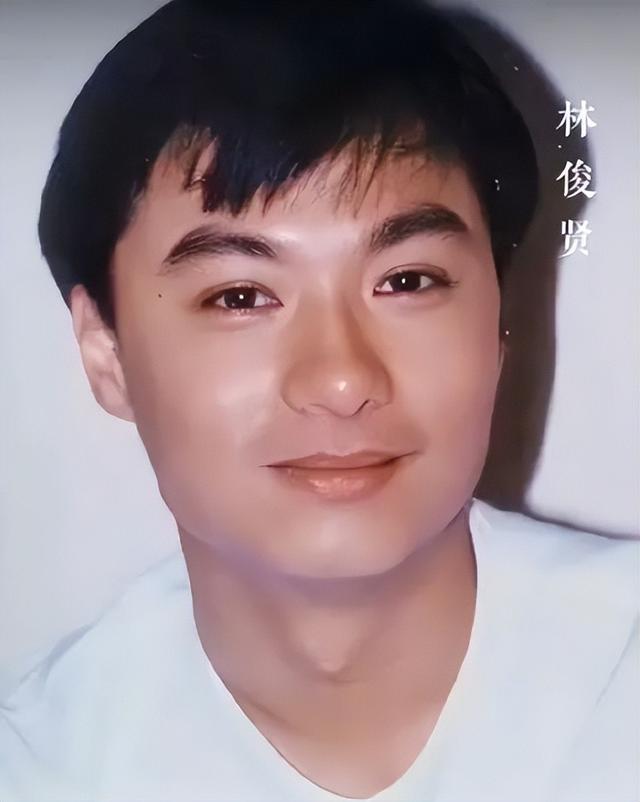 心酸！65岁港星景区打工，当年比肩刘德华，现如今成了酒糟鼻老汉