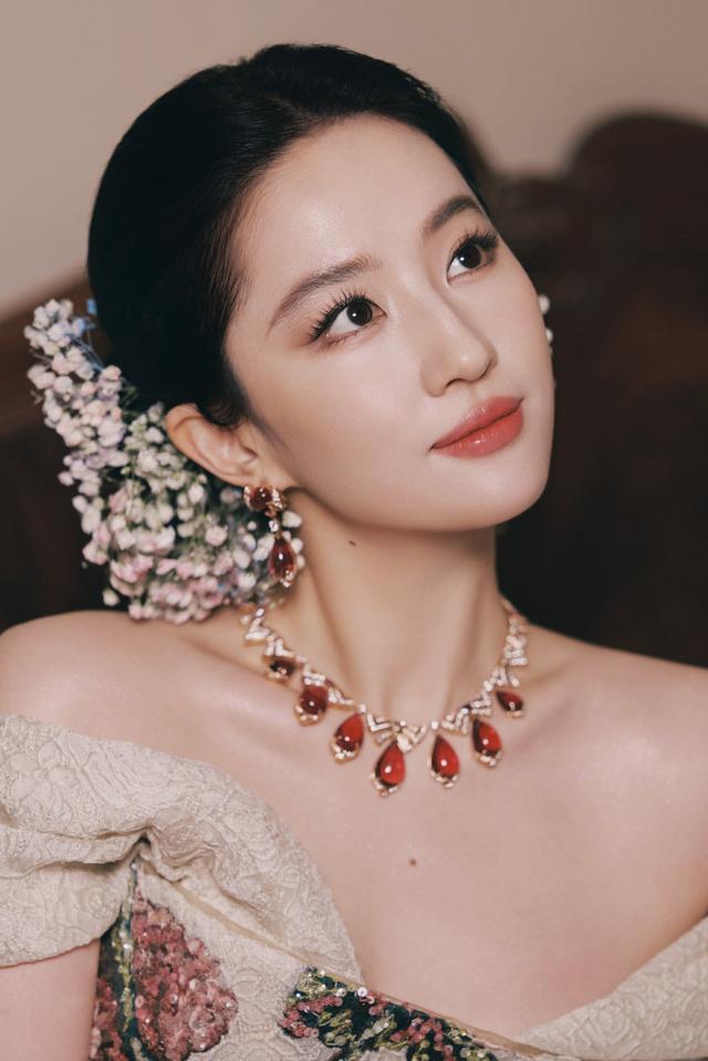 美图福利(22)，刘亦菲、林志玲、杨幂、刘涛、杨雨潼写真套图