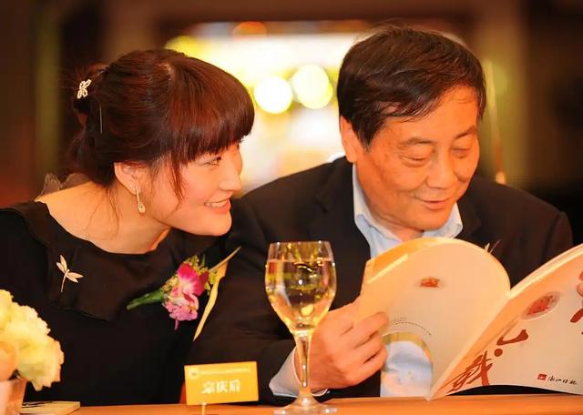 宗庆后培养宗馥莉为继承人，私生子没名分，郎咸平称杜建英水平臭