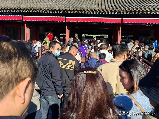 参观北京恭王府，过去一直觉得这是小景点，没想到游客居然这么多