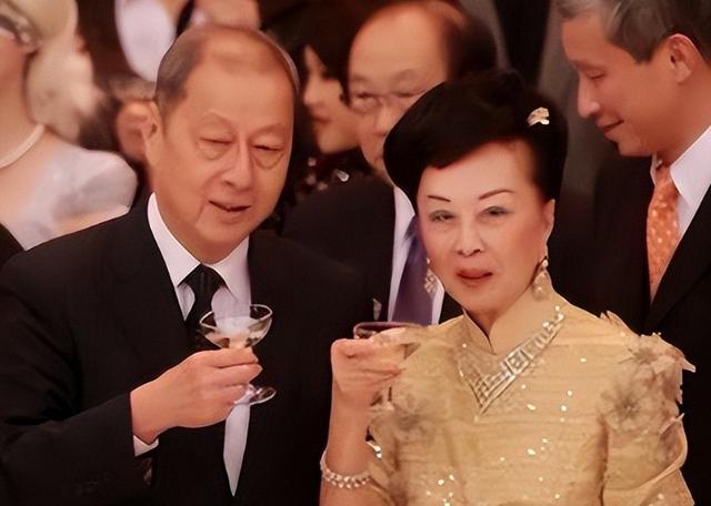 17岁赴港闯荡，49被枪杀，留给4妻15子半个铜锣湾，富过李嘉诚