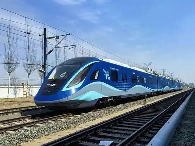 日本要破防了！中国氢能列车试跑成功，加氢10分钟可续航1000公里