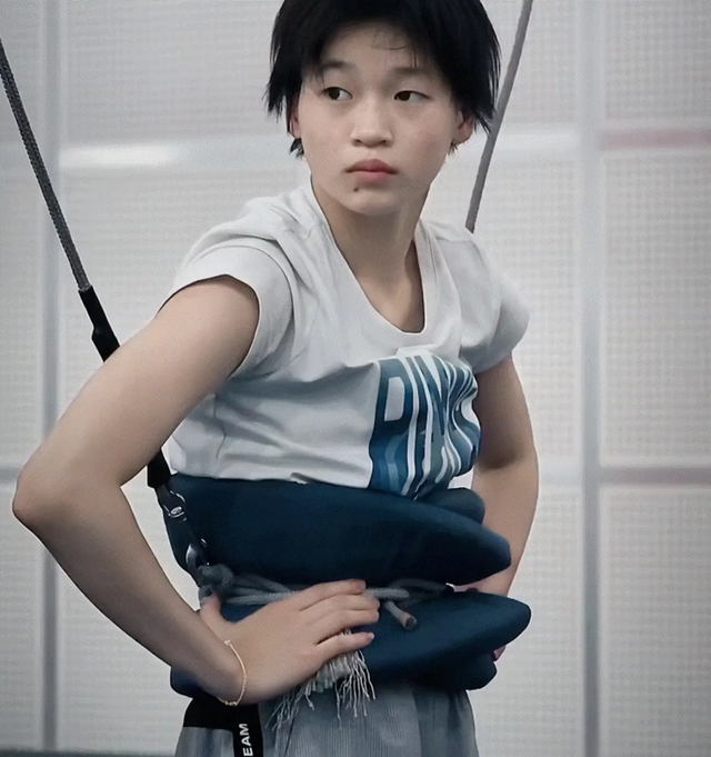 刚复出就夺冠！全红婵跳水实力不减，却依旧逃不过“身材审判”