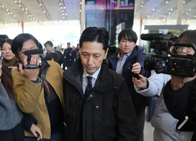 日方刚离开北京，高市收到噩耗，中方动真格了，对日下了一道禁令