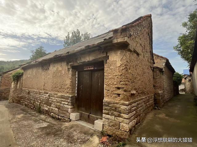 莱芜苗庄有一座隐在山坳里的古村：陡峪