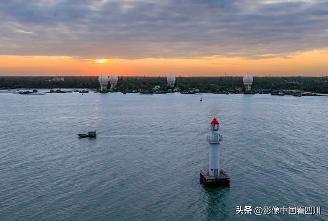 海南文昌：清澜海湾日出美景如画