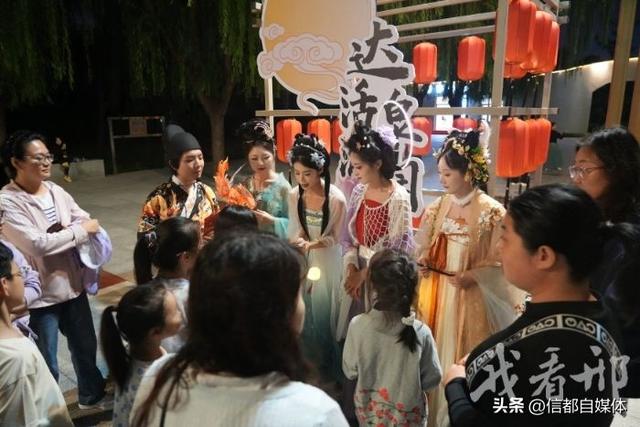 提灯夜游达活泉
