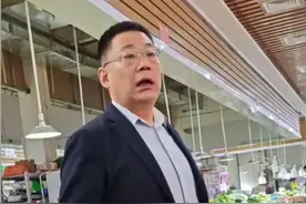 后续来了！三河市招牌换色原因曝光，各大官媒怒批，负责人被免！图片