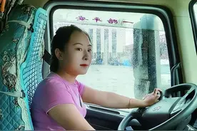 大货车司机跑长途，为何带的女人不是自己的老婆，真相令人心酸图片