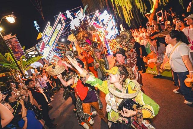 文旅项目陷“倒闭潮”，花20亿打造的古城，游客不买账亏损超10亿