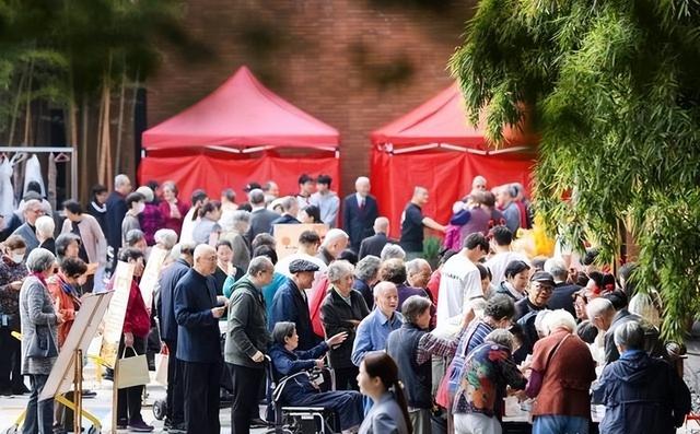 中国将迎来前所未有的死亡高峰，专家给出答案：是这些因素导致的