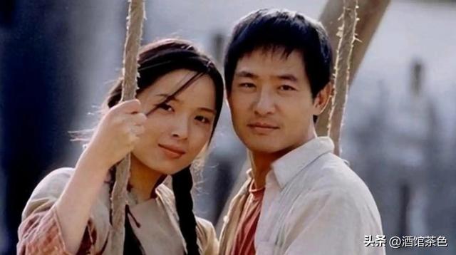 她26岁成双料影后，二婚嫁靳东高龄生下两子，今48岁美得自信从容