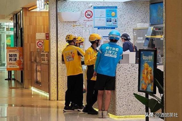 外卖大战烧钱真相！巨头狂撒千亿背后，老百姓能捞到啥实惠？