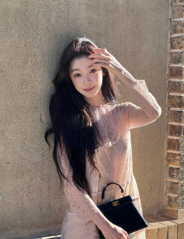 胡彦斌配不上易梦玲？网友议论纷纷，我看完合影后却有不同的看法