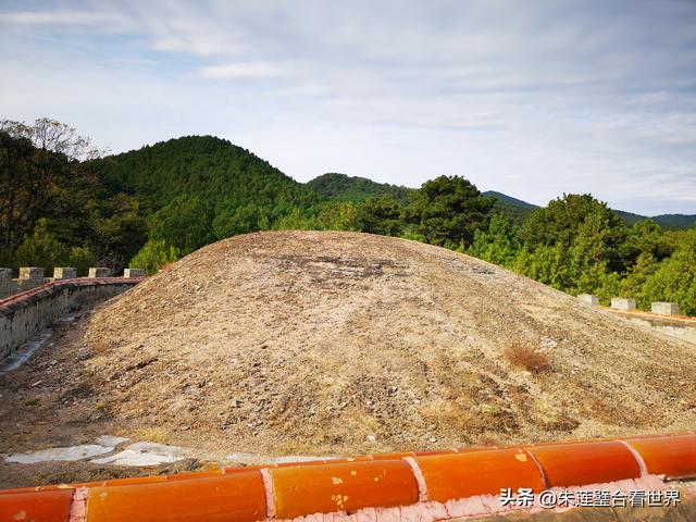 和四位战友参观唐山清东陵