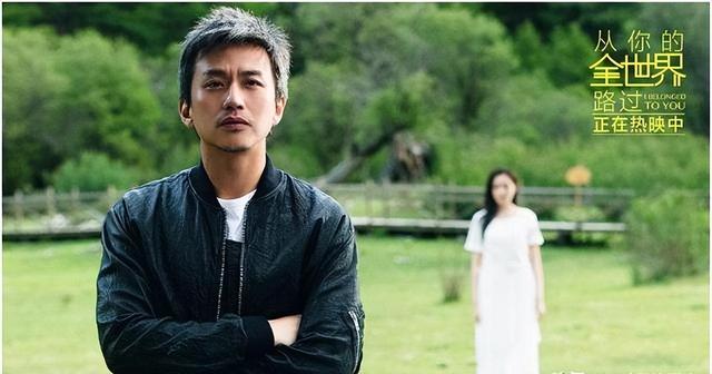 川藏线上的“穷游女”，路边举牌子写着“求RB”，是什么意思？