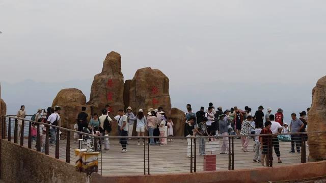 七夕遇丹霞！兰州水墨丹霞恢复开园首日，万人涌入赏雨后绝色