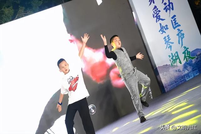 匡庐夏夜汇欢歌！牯岭这场“好村晚”与八方游客共奏文化交响曲！