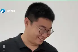 90后小伙成当年自己老师的领导，和老师做同事，直呼“瑟瑟发抖”图片
