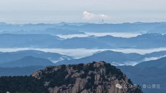 泰山云海：水墨长卷里的山河诗行