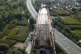 在汉央企承建 甘肃省最大跨径钢管混凝土系杆拱铁路桥主梁最后一个节段成功浇筑图片