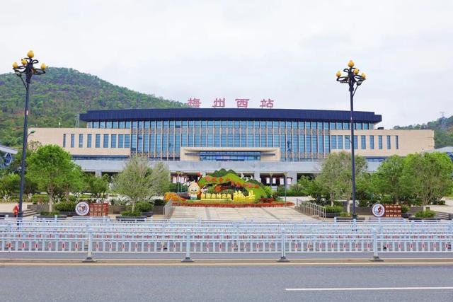 深圳开往深圳？旅客：就这样被“深深”迷住！