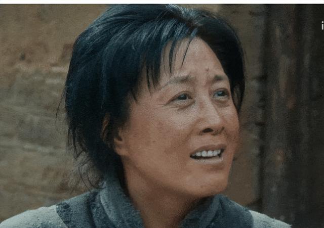 不会演就别尬演！《生万物》最大的败笔，就是请了“戏混子”的她