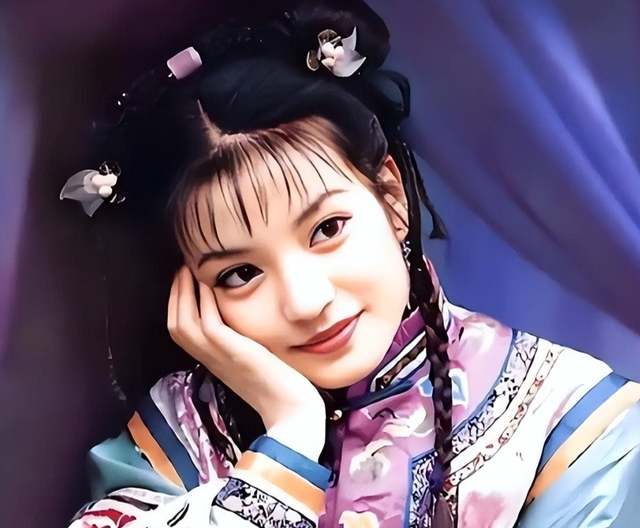 49岁赵薇广东吃饭又老又凶, 当年的小燕子再也回不去了!