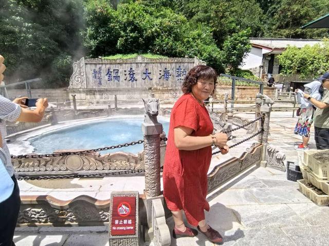 全国知青游览腾冲热海大滚锅景区