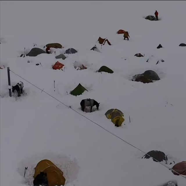 珠峰暴雪被困后续：向导人肉开路，百余人因此获救，有人重金感谢