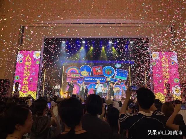 快乐翻倍！商圈里看快闪、剧场里喝精酿，“打卡开心，刷卡舒心”丨“十四五”看黄浦
